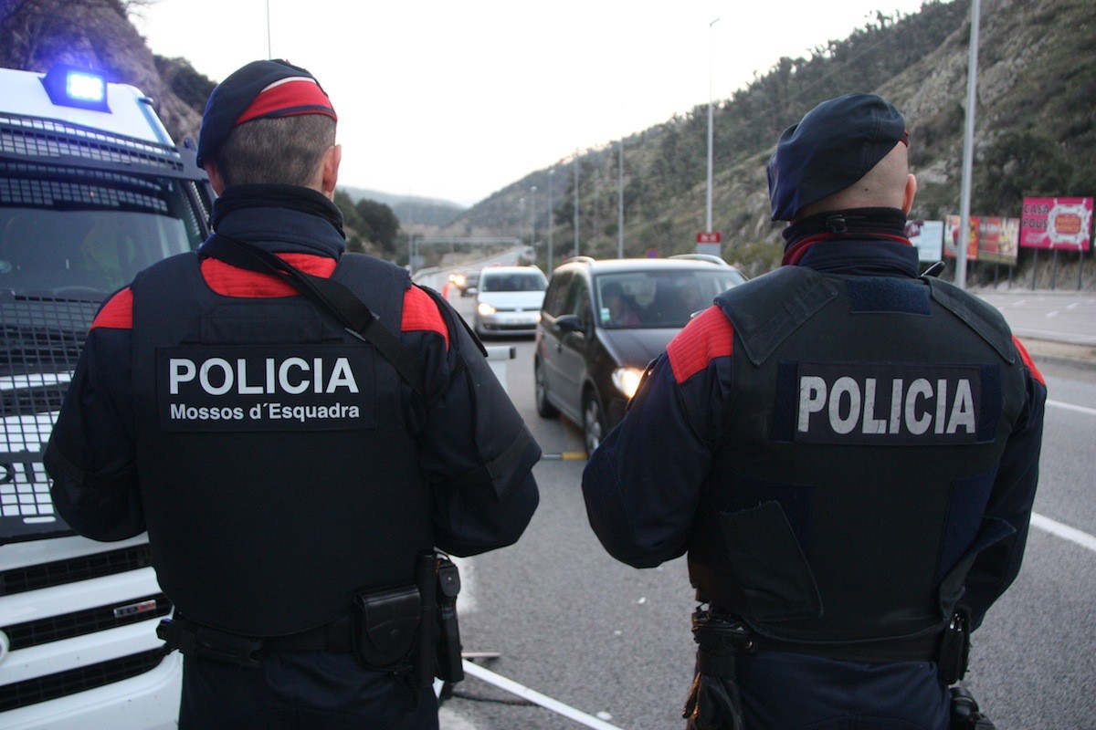Mossos control
