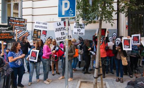 Pares de víctimes de maltractament infantil alerten al TSJC de la desprotecció d'aquests menors